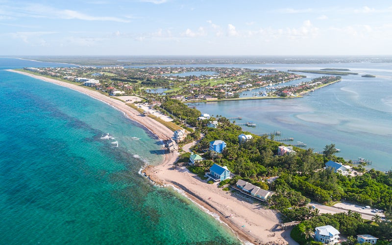 Stuart, FL Coastline with blue waters and houses along the inlet